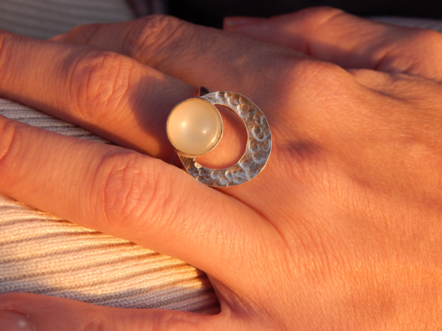 ANILLO AMARTILLADO MOON